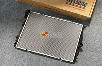 Két nước làm mát BMW 3' E90 3' E90LCI X1E84