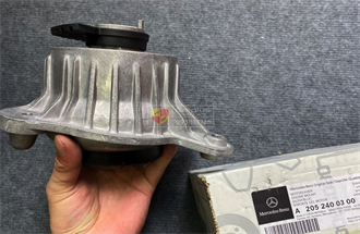 Cao su chân máy trái Mercedes C300 C350 W205