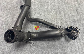 Ống nước từ két tới van hằng nhiệt Land Rover LR012615