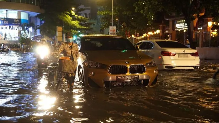 Xe bị thủy kích: Dấu hiệu nhận biết, chi phí sửa chữa và cách phòng tránh