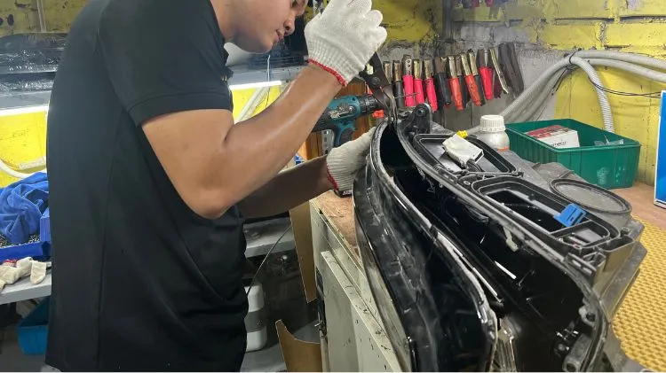 Tách mặt đèn, thay ống dẫn sáng – giải pháp cứu cụm đèn hàng chục đến hàng trăm triệu ít người biết