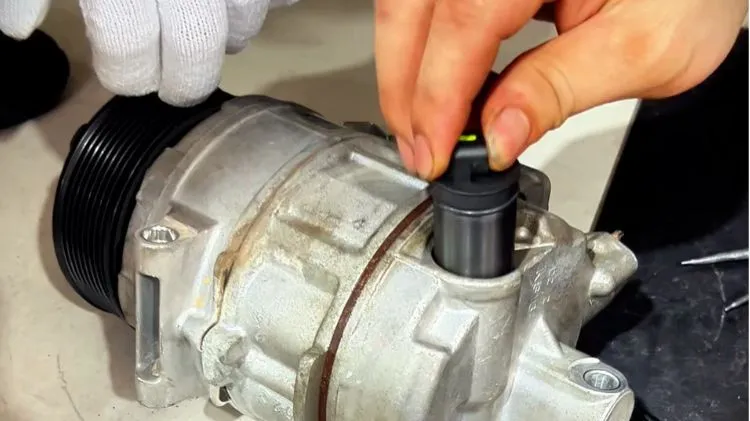 Van đuôi lốc điều hòa ô tô là gì? Công dụng của van đuôi lốc, dấu hiệu hỏng và cách xử lý tiết kiệm