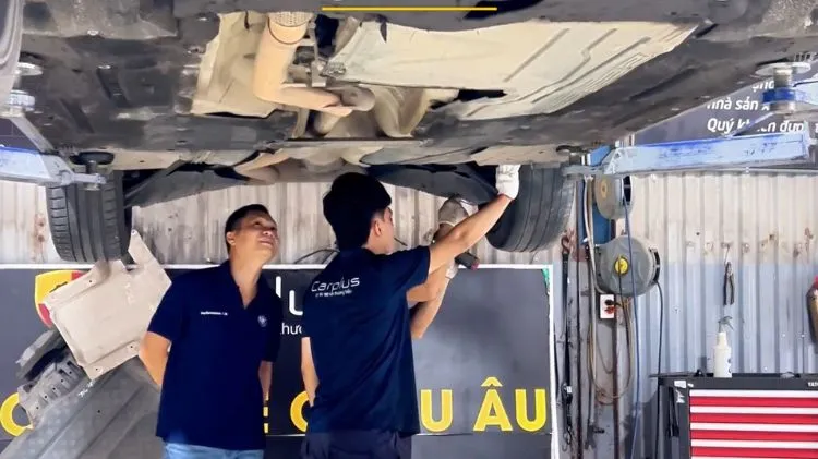 /cam-nang/cam-nang-sua-chua/canh-bao-hong-he-thong-gam-–-he-thong-treo-–-moay-o-–-bac-dan-sau-khi-di-qua-nuoc-ngap-1528