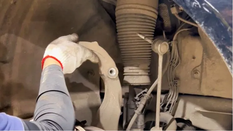 Xe xệ gầm do lỗi bầu hơi: Có nên chuyển sang giảm xóc cơ để tiết kiệm chi phí?