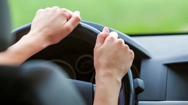 /cam-nang/cam-nang-sua-chua/vo-lang-o-to-bi-nang-xe-bi-lech-lai-sau-ngap-nuoc-canh-bao-hong-he-thong-lai-va-lop-1537