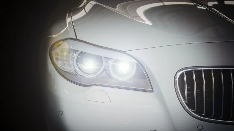 Cảnh báo: Top 5 dấu hiệu đèn xe ô tô sắp hỏng