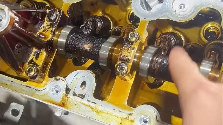 Xử lý nhanh gọn lẹ tình trạng đóng bùn dầu động cơ xe BMW 5 series F30