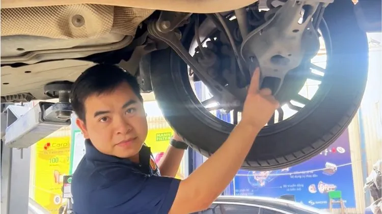 Xe có tiếng kêu lục cục gầm sau – Nguyên nhân và cách xử lý triệt để