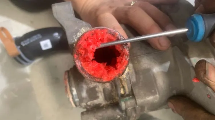 Cảnh báo hậu quả khi thay nước làm mát ô tô kém chất lượng