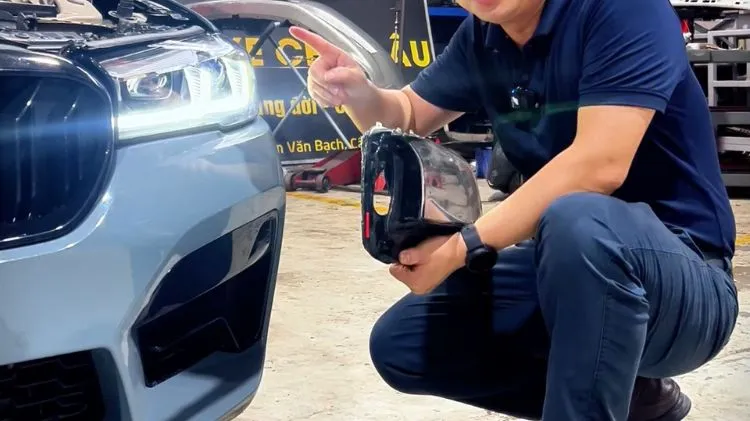 Xử lý BMW F10 bị vỡ mặt đèn, khiến mặt đèn bị hấp hơi với tổng chi phí chưa hết 2 triệu