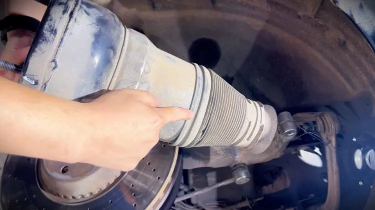 Cách sửa lỗi xẹp bầu hơi Mercedes tiết kiệm gần 90% chi phí