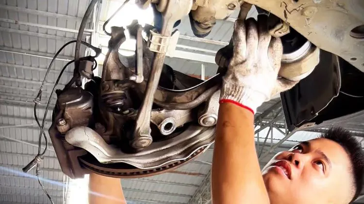 Càng cong ô tô là gì? Dấu hiệu hỏng càng cong ô tô và cách xử lý tiết kiệm nhất