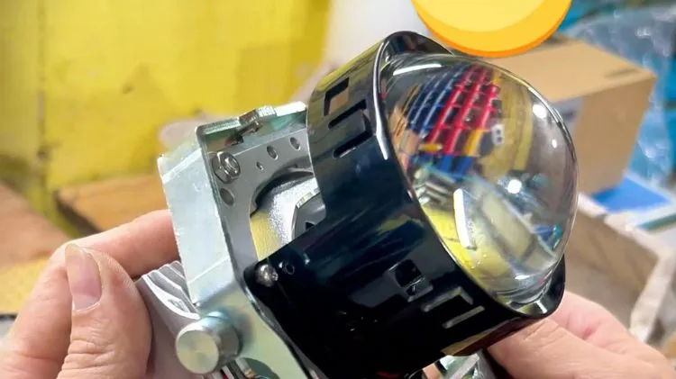 Thay mặt đèn và bi led tăng sáng cho đèn cũ, mờ, tối xe Mer ML400 