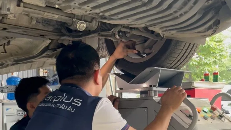 Xe có tiếng kêu gầm: Đừng coi thường! Có thể bầu hơi giảm xóc đang hỏng nặng!