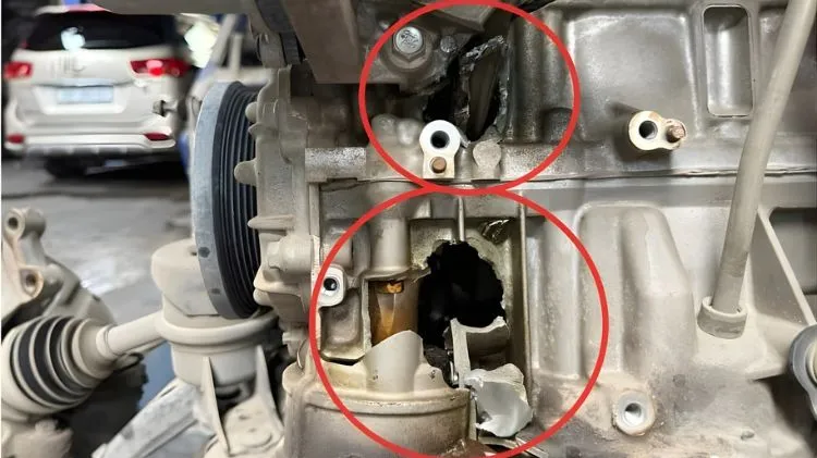 /cam-nang/cam-nang-sua-chua/canh-bao-xe-o-to-bi-thuy-kich-vo-tan-may-chi-vi-co-de-lai-khi-xe-bi-chet-may-giua-mua-ngap-1518